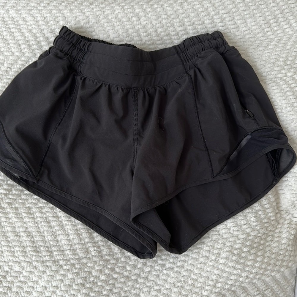 Lululemon hotty hot short 2.5” inseam size 4 in black